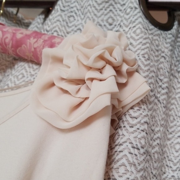 H&M Ruffle Shoulder Top - Picture 2 of 5